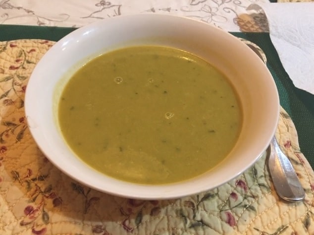 Minted pea soup